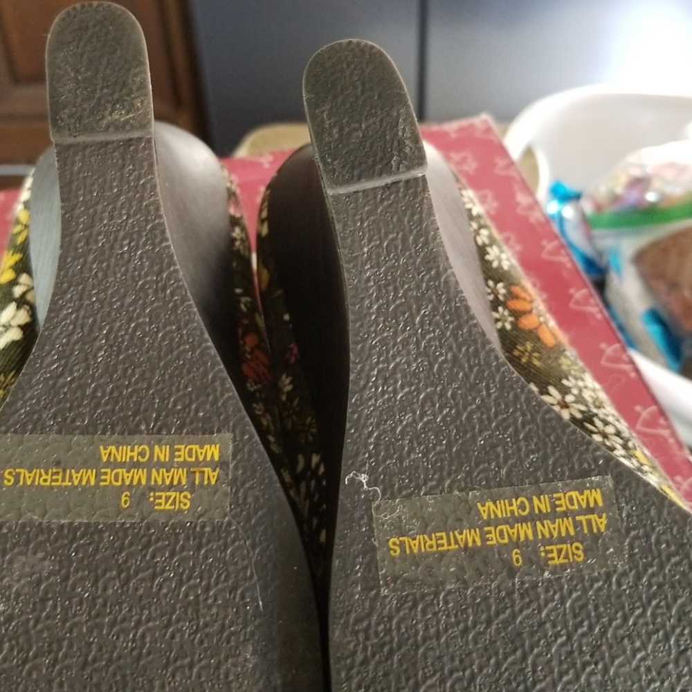 Shoes - Picture 3 of 3